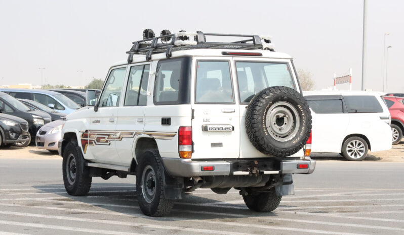 
								TOYOTA LAND CRUISER full									