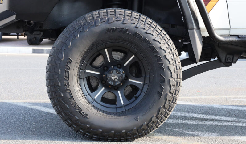 
								TOYOTA LAND CRUISER full									