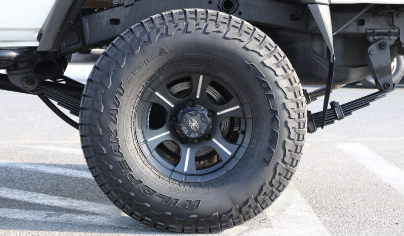 
								TOYOTA LAND CRUISER full									