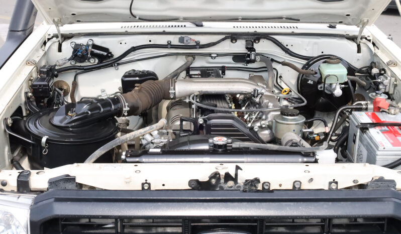 
								TOYOTA LAND CRUISER full									