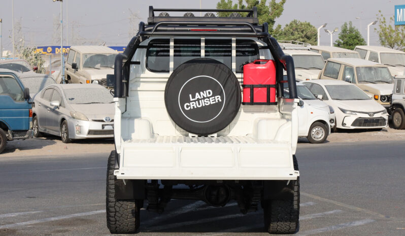 
								TOYOTA LAND CRUISER full									