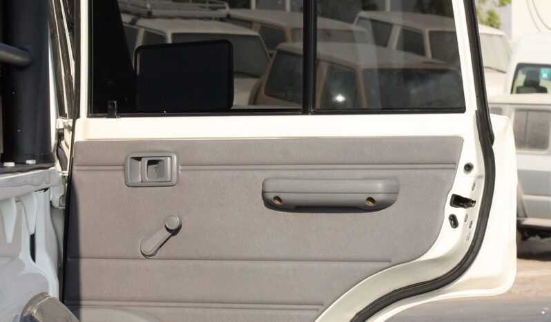 
								TOYOTA LAND CRUISER full									