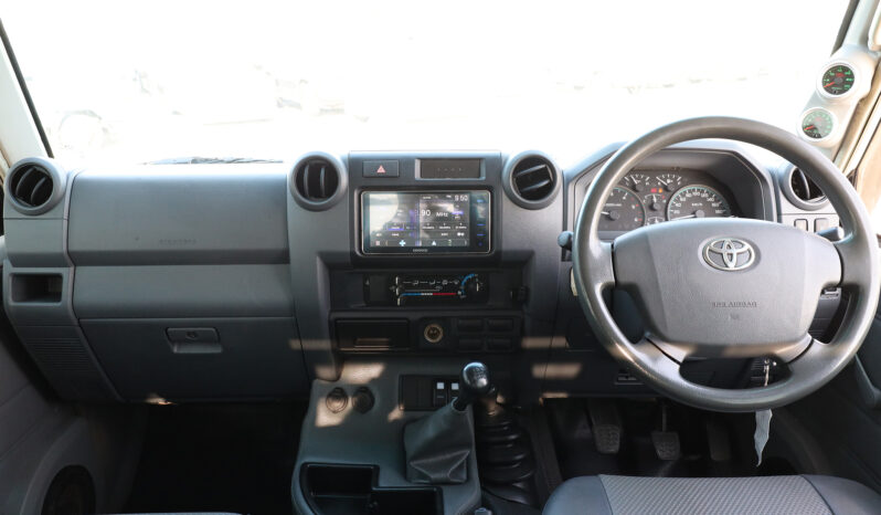 
								TOYOTA LAND CRUISER full									