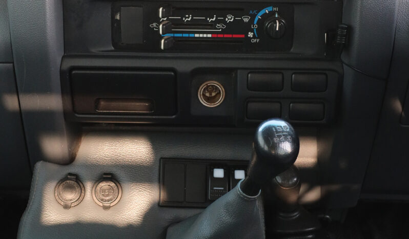 
								TOYOTA LAND CRUISER full									