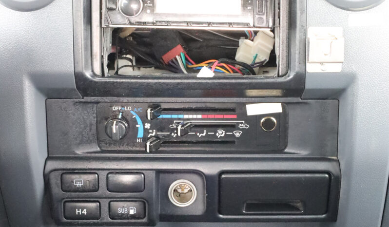 
								TOYOTA LAND CRUISER full									