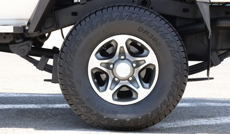 
								TOYOTA LAND CRUISER full									