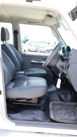 
										TOYOTA LAND CRUISER full									