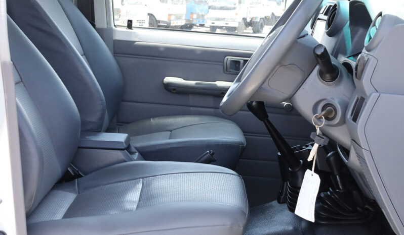 
								TOYOTA LAND CRUISER full									