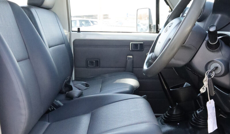 
								TOYOTA LAND CRUISER full									