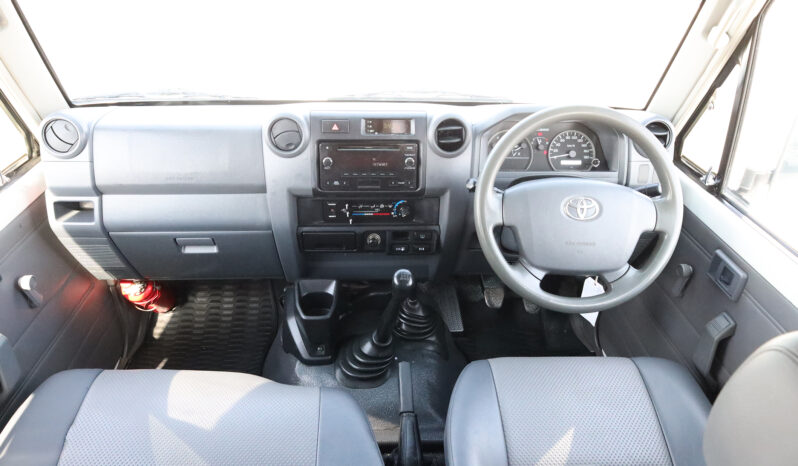 
								TOYOTA LAND CRUISER full									