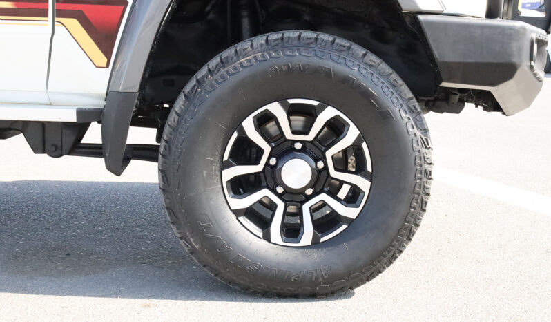 
								TOYOTA LAND CRUISER full									