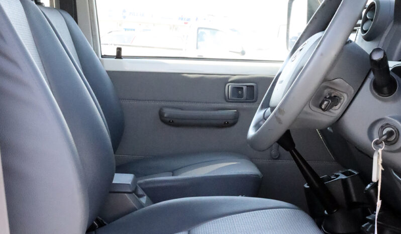 
								TOYOTA LAND CRUISER full									