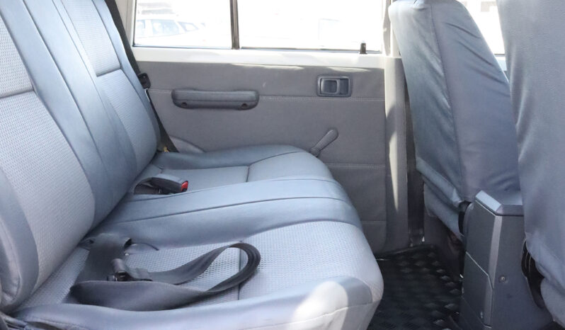 
								TOYOTA LAND CRUISER full									