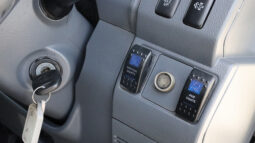
										TOYOTA LAND CRUISER full									