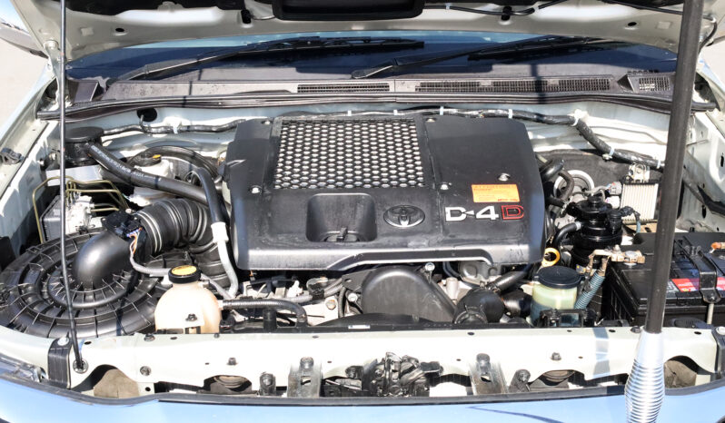 
								TOYOTA HILUX (PICKUP) full									