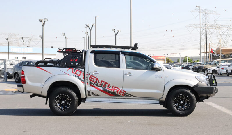
								TOYOTA HILUX (PICKUP) full									