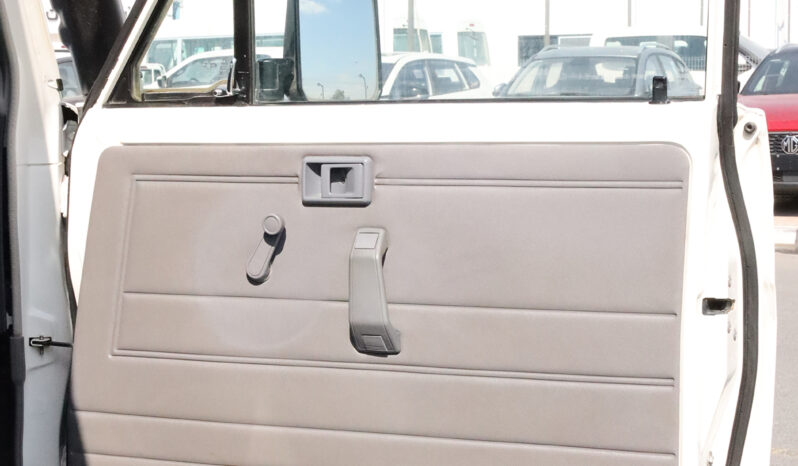 
								TOYOTA LAND CRUISER full									