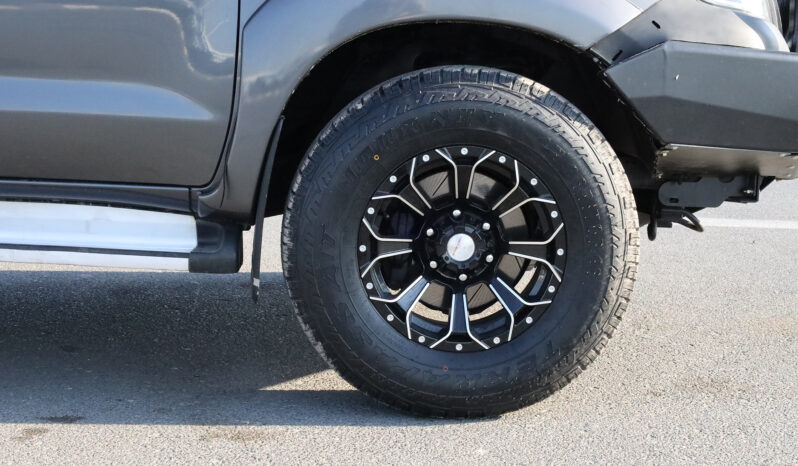 
								TOYOTA HILUX (PICKUP) full									