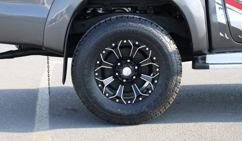 
								TOYOTA HILUX (PICKUP) full									