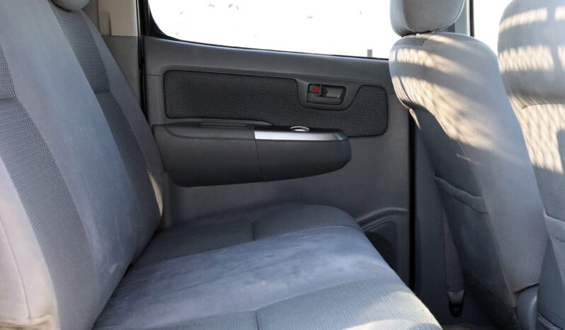 
								TOYOTA HILUX (PICKUP) full									