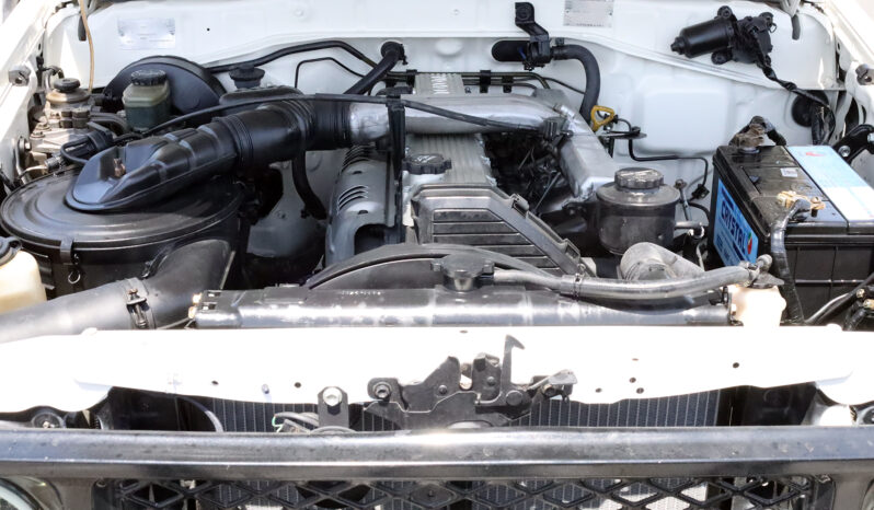 
								TOYOTA LAND CRUISER full									