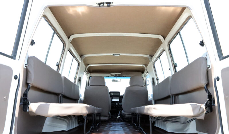 
								TOYOTA LAND CRUISER full									
