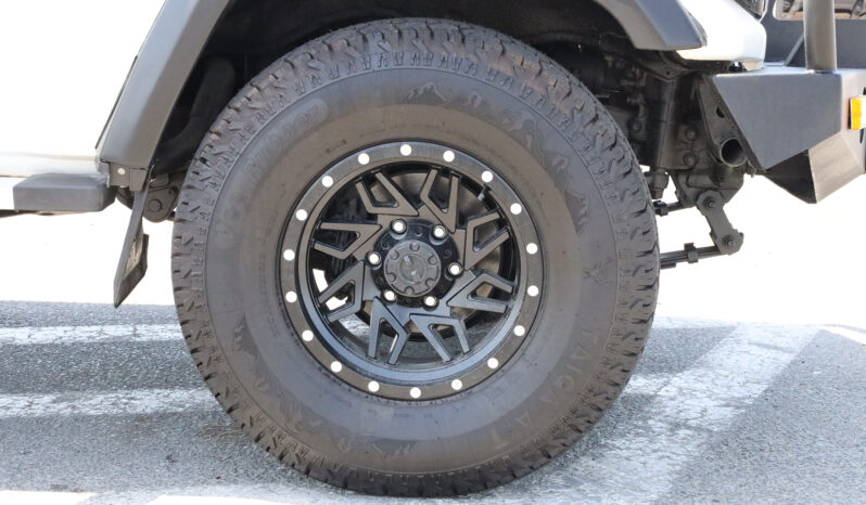 
								TOYOTA LAND CRUISER full									