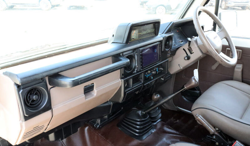
								TOYOTA LAND CRUISER full									