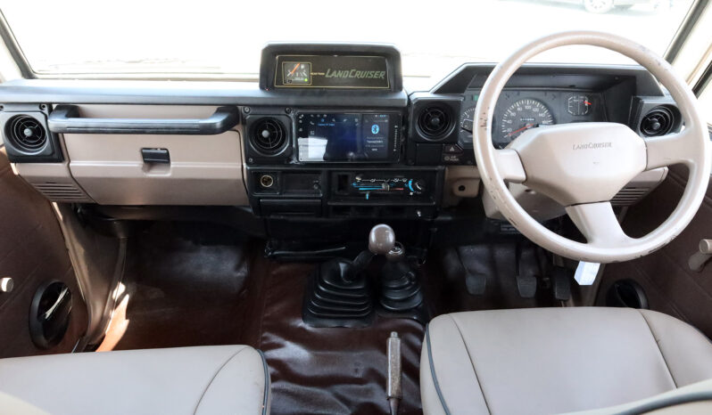 
								TOYOTA LAND CRUISER full									