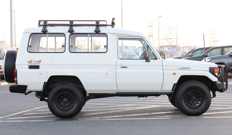 
								TOYOTA LAND CRUISER full									