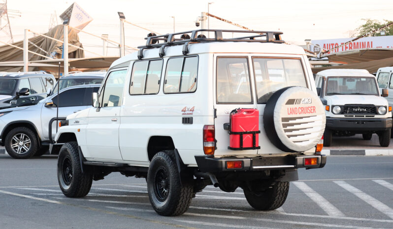 
								TOYOTA LAND CRUISER full									