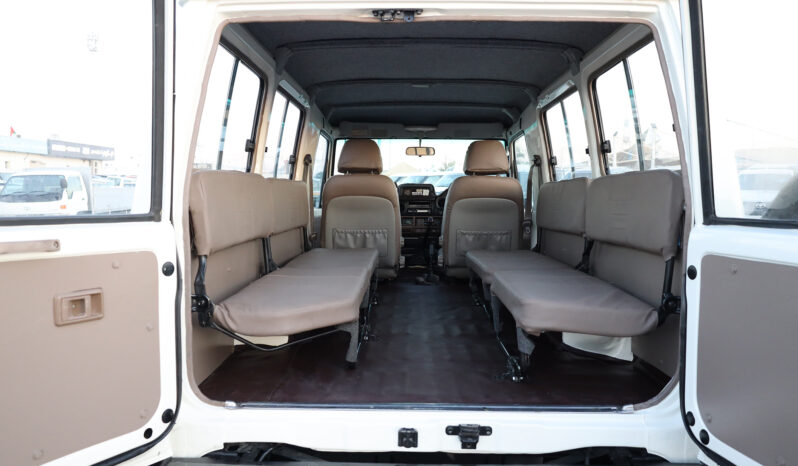 
								TOYOTA LAND CRUISER full									