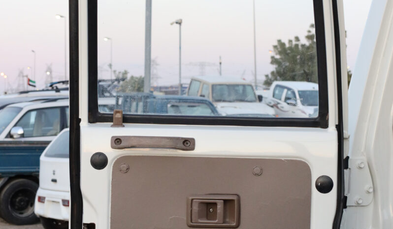 
								TOYOTA LAND CRUISER full									