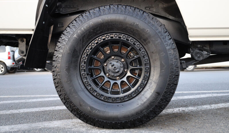 
								TOYOTA LAND CRUISER full									