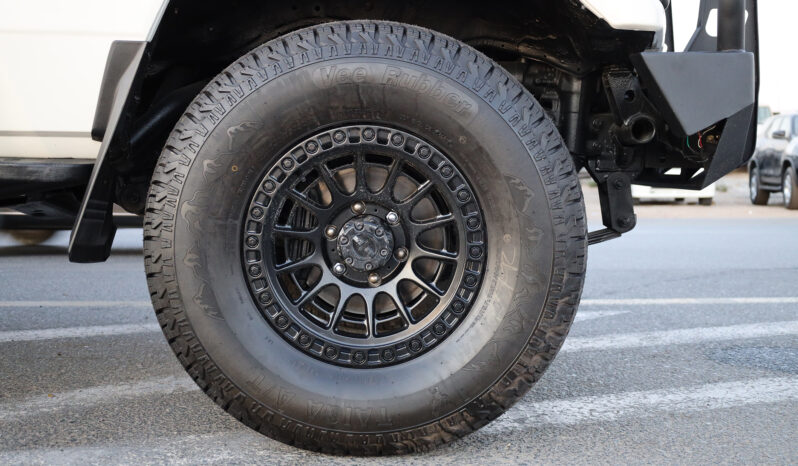 
								TOYOTA LAND CRUISER full									