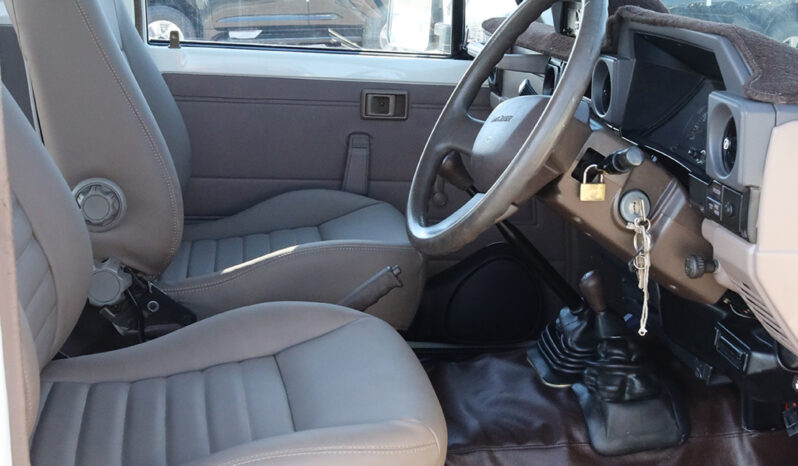 
								TOYOTA LAND CRUISER full									