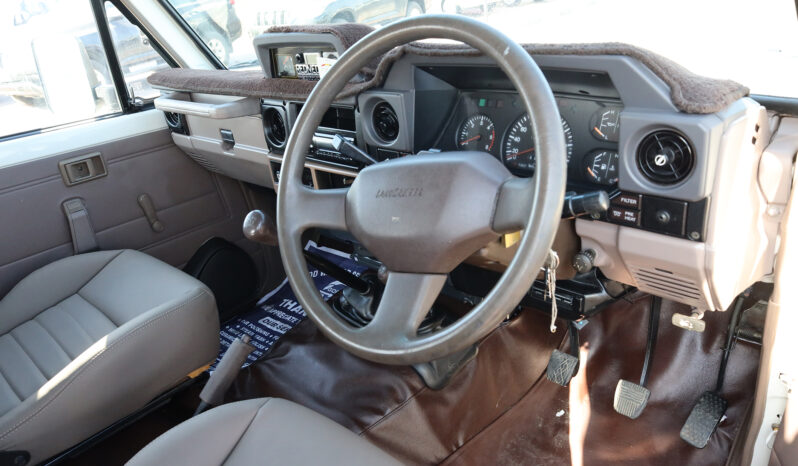 
								TOYOTA LAND CRUISER full									