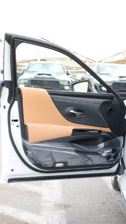 
										TOYOTA LEXUS (ES300H) full									