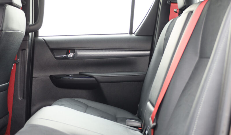 
								TOYOTA HILUX GR (SPORT) full									