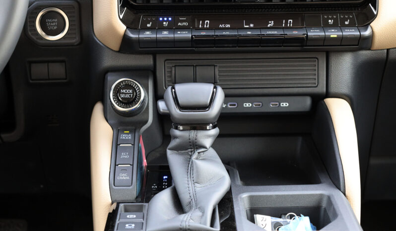 
								TOYOTA LAND CRUISER PRADO full									