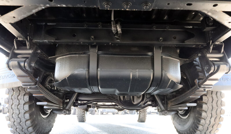 
								TOYOTA LAND CRUISER full									