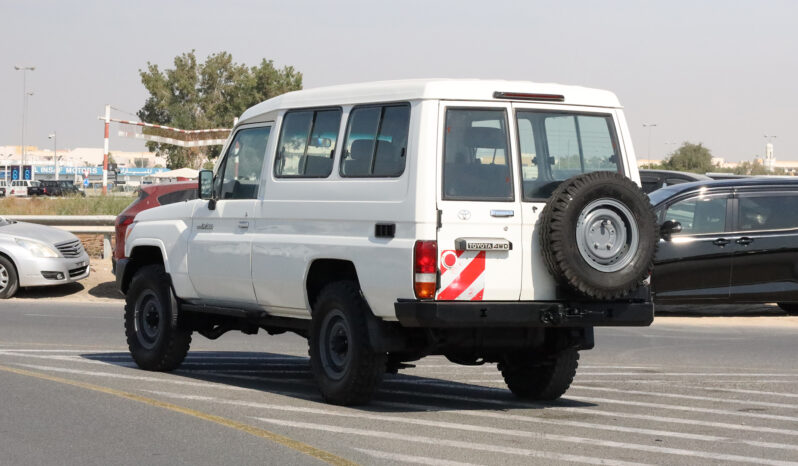 
								TOYOTA LAND CRUISER full									