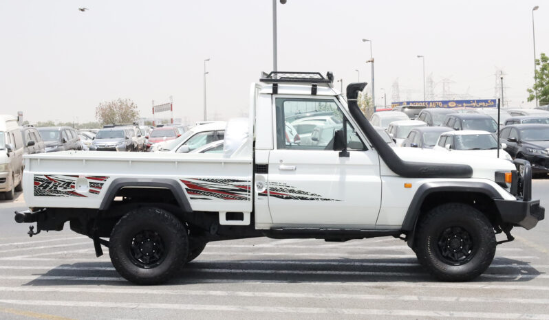 
								TOYOTA LAND CRUISER full									
