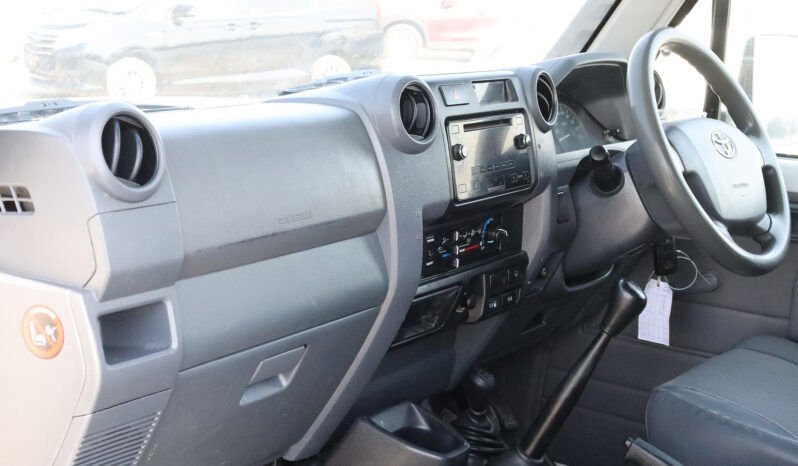 
								TOYOTA LAND CRUISER full									