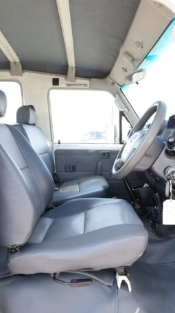 
										TOYOTA LAND CRUISER full									
