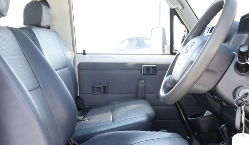 
								TOYOTA LAND CRUISER full									