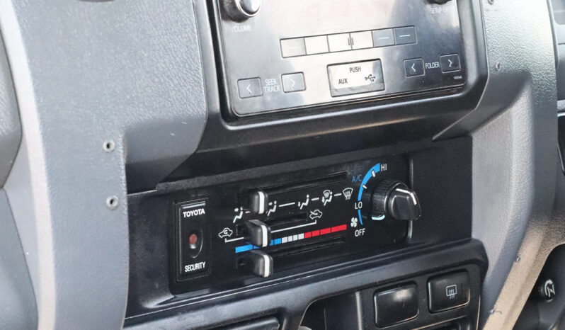 
								TOYOTA LAND CRUISER full									