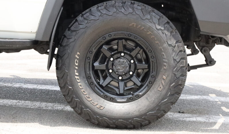 
								TOYOTA LAND CRUISER full									
