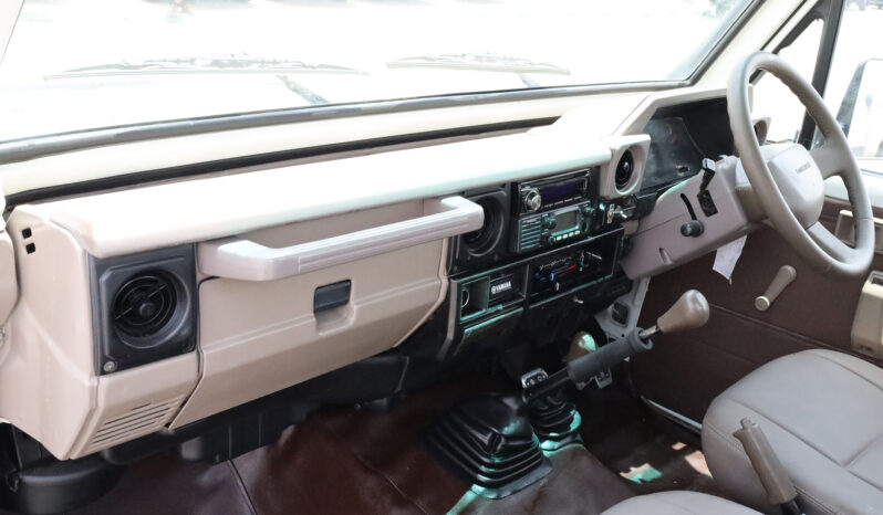 
								TOYOTA LAND CRUISER full									