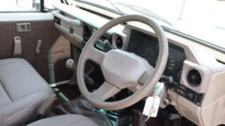 
										TOYOTA LAND CRUISER full									